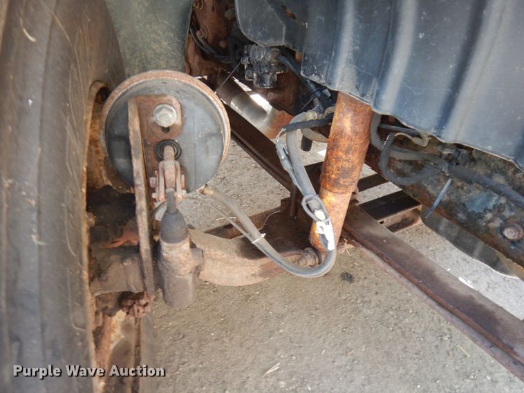 image for item IT9412 2002 International 4300  truck cab and chassis