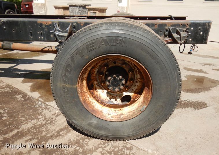 image for item IT9412 2002 International 4300  truck cab and chassis