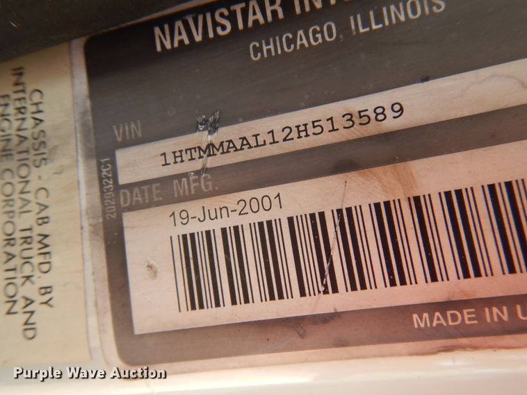 image for item IT9412 2002 International 4300  truck cab and chassis