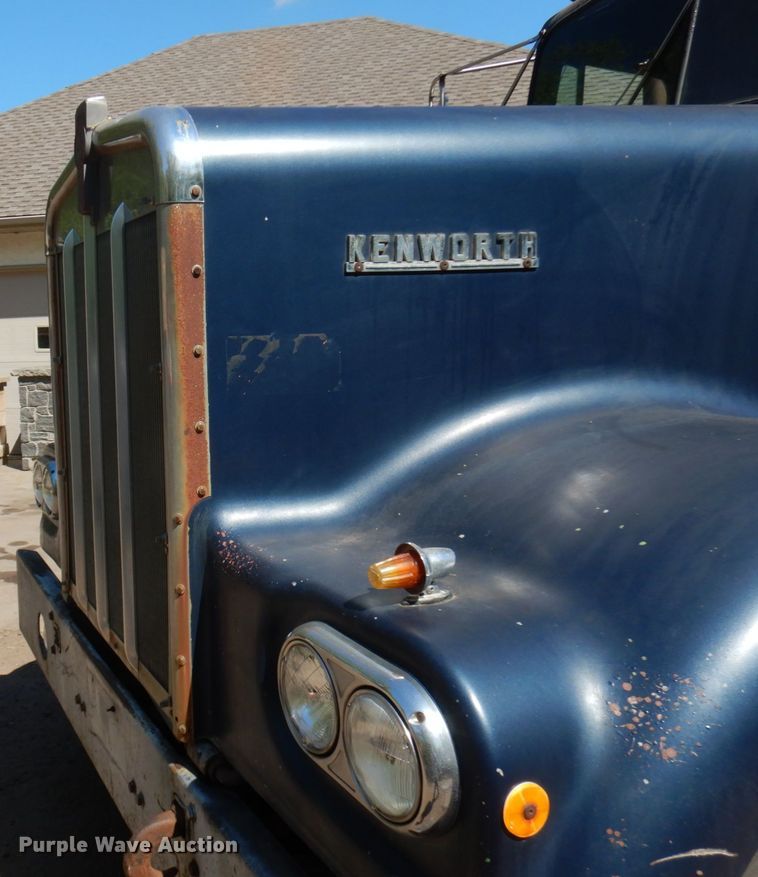 image for item IT9417 1972 Kenworth W923  semi truck