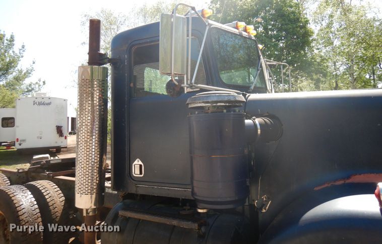 image for item IT9417 1972 Kenworth W923  semi truck