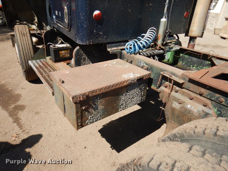 image for item IT9417 1972 Kenworth W923  semi truck