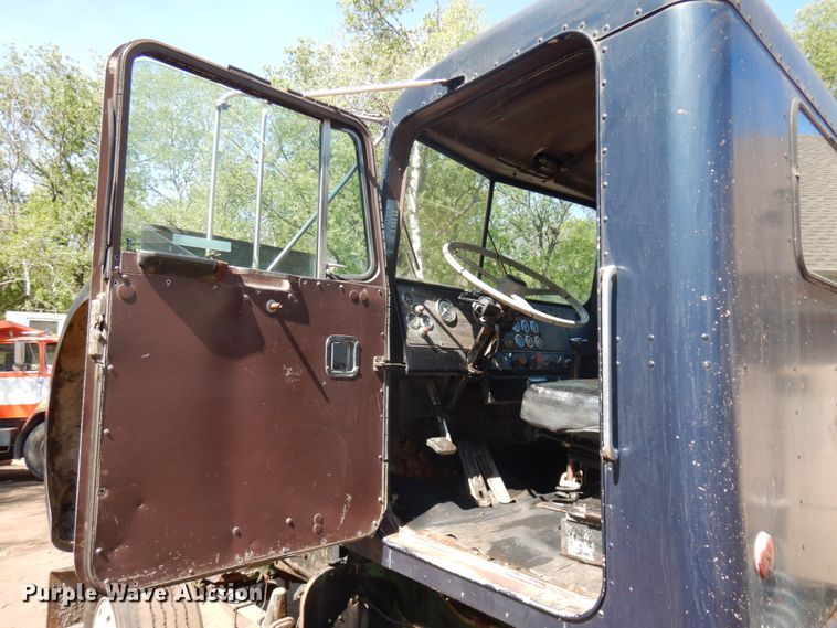 image for item IT9417 1972 Kenworth W923  semi truck