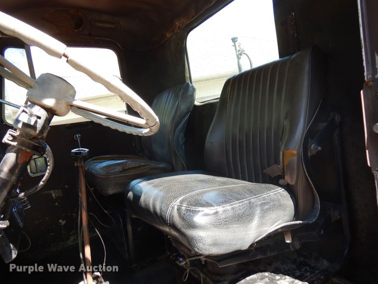 image for item IT9417 1972 Kenworth W923  semi truck