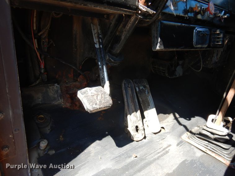 image for item IT9417 1972 Kenworth W923  semi truck