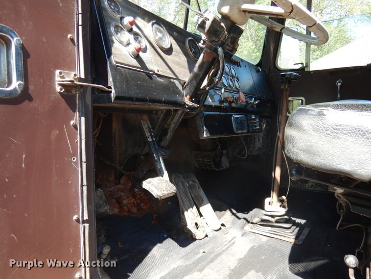 image for item IT9417 1972 Kenworth W923  semi truck