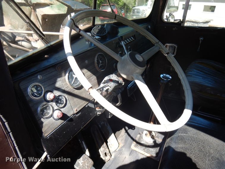 image for item IT9417 1972 Kenworth W923  semi truck