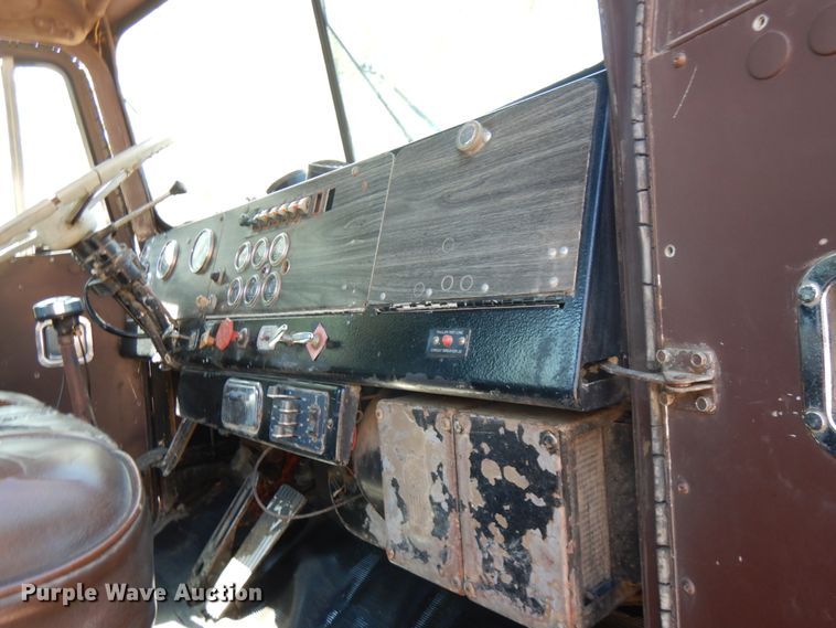 image for item IT9417 1972 Kenworth W923  semi truck