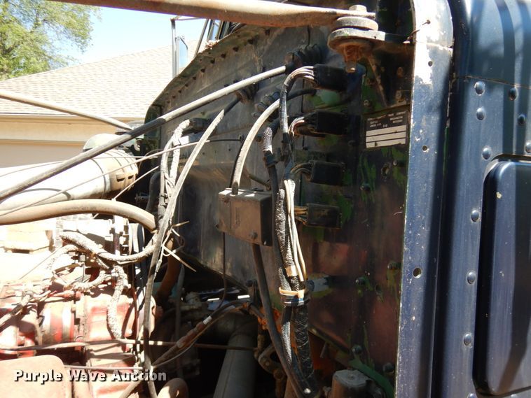 image for item IT9417 1972 Kenworth W923  semi truck