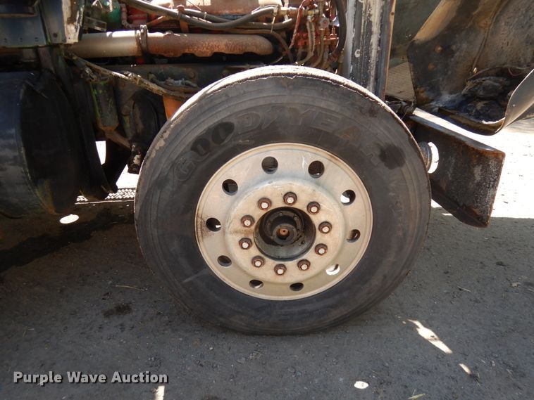 image for item IT9417 1972 Kenworth W923  semi truck