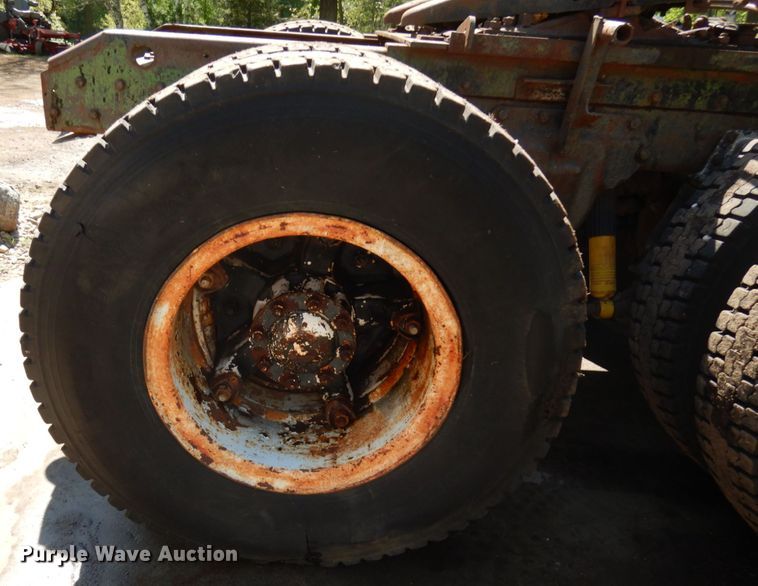 image for item IT9417 1972 Kenworth W923  semi truck