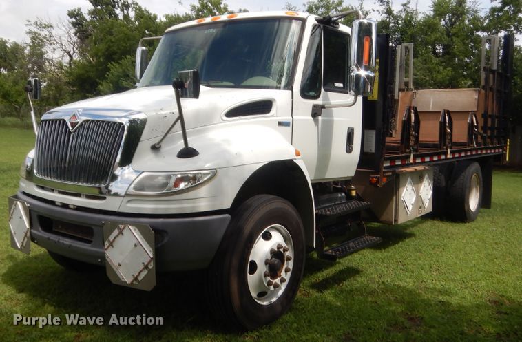 image for item IT9545 2015 International 4400  flatbed truck