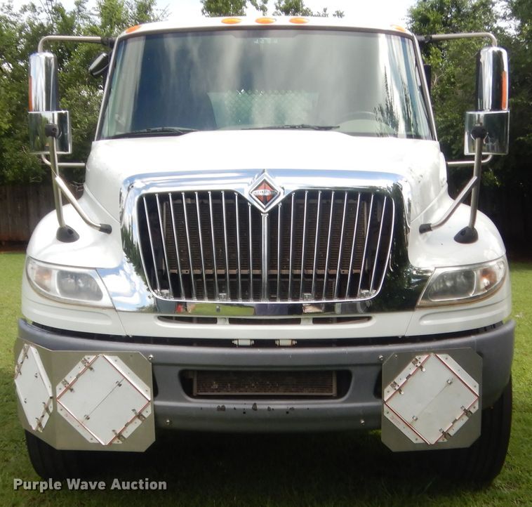 image for item IT9545 2015 International 4400  flatbed truck