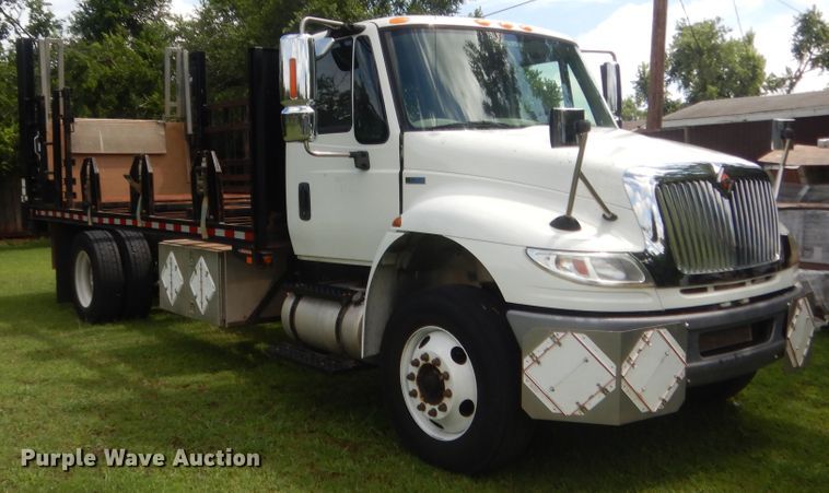 image for item IT9545 2015 International 4400  flatbed truck