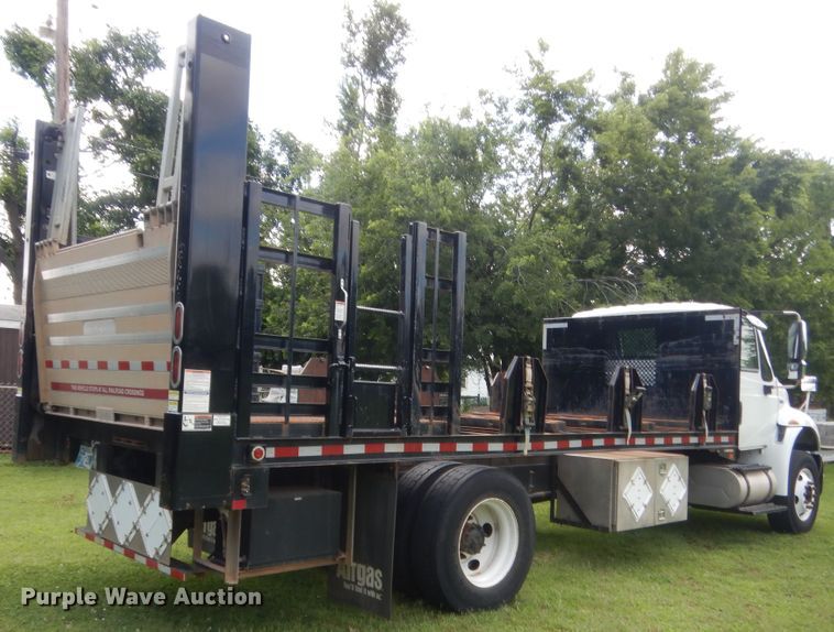image for item IT9545 2015 International 4400  flatbed truck