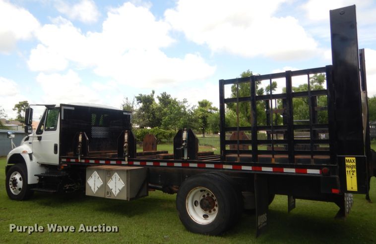 image for item IT9545 2015 International 4400  flatbed truck