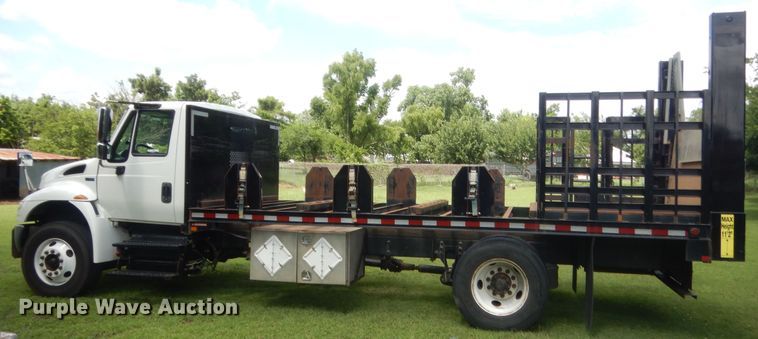 image for item IT9545 2015 International 4400  flatbed truck