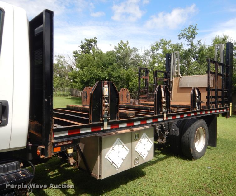 image for item IT9545 2015 International 4400  flatbed truck