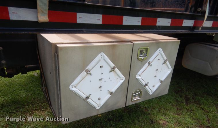 image for item IT9545 2015 International 4400  flatbed truck