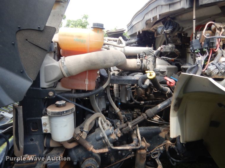 image for item IT9545 2015 International 4400  flatbed truck