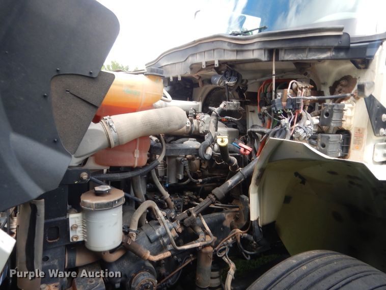 image for item IT9545 2015 International 4400  flatbed truck