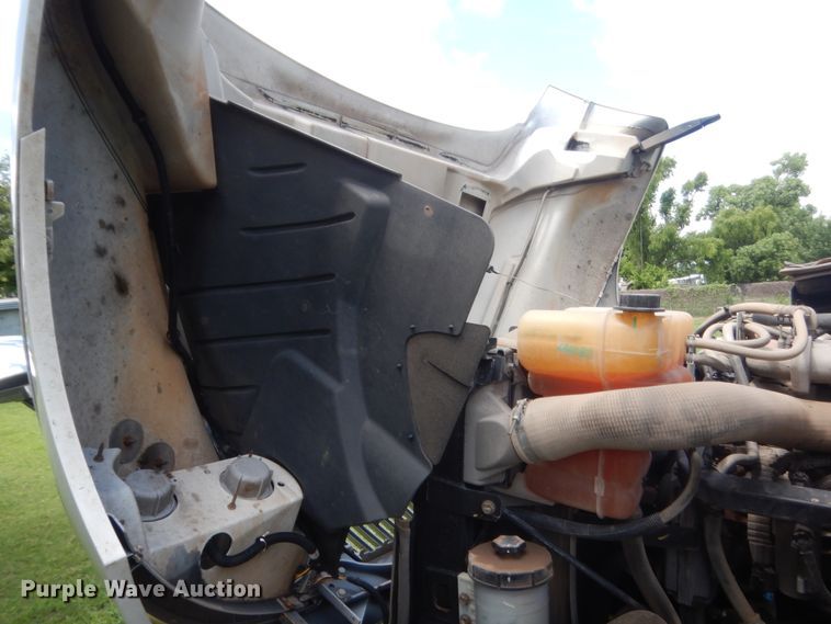 image for item IT9545 2015 International 4400  flatbed truck