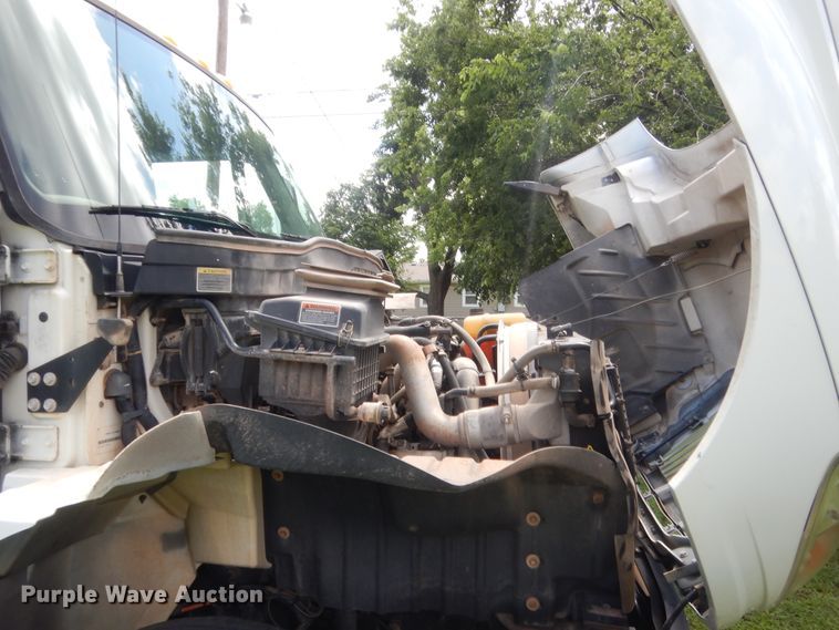 image for item IT9545 2015 International 4400  flatbed truck