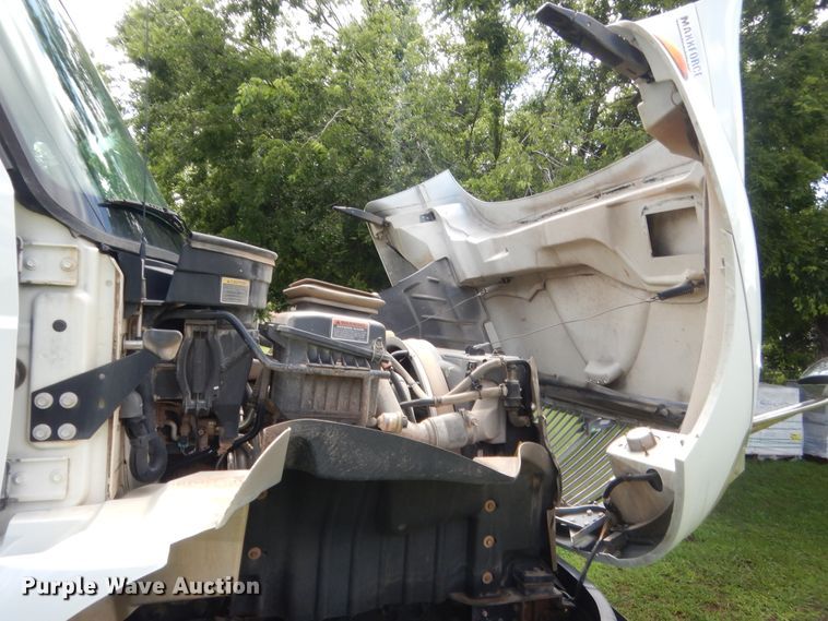 image for item IT9545 2015 International 4400  flatbed truck