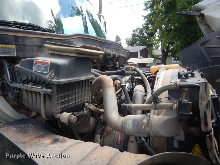 image for item IT9545 2015 International 4400  flatbed truck