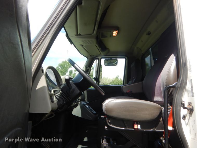 image for item IT9545 2015 International 4400  flatbed truck