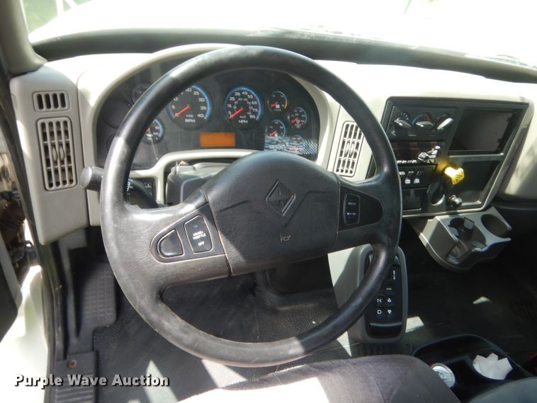 image for item IT9545 2015 International 4400  flatbed truck