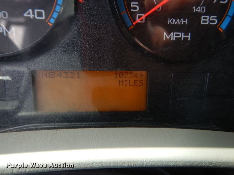 image for item IT9545 2015 International 4400  flatbed truck