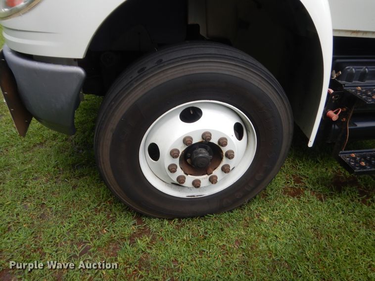 image for item IT9545 2015 International 4400  flatbed truck