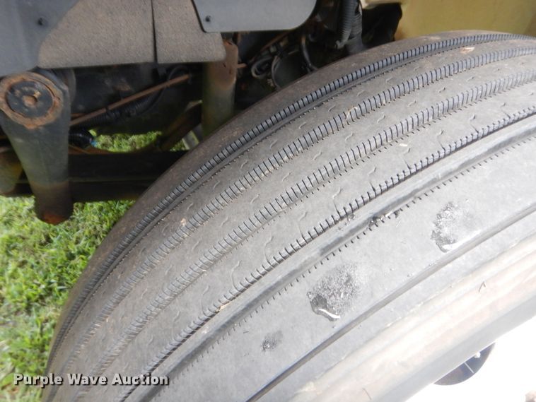 image for item IT9545 2015 International 4400  flatbed truck