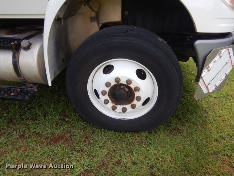 image for item IT9545 2015 International 4400  flatbed truck