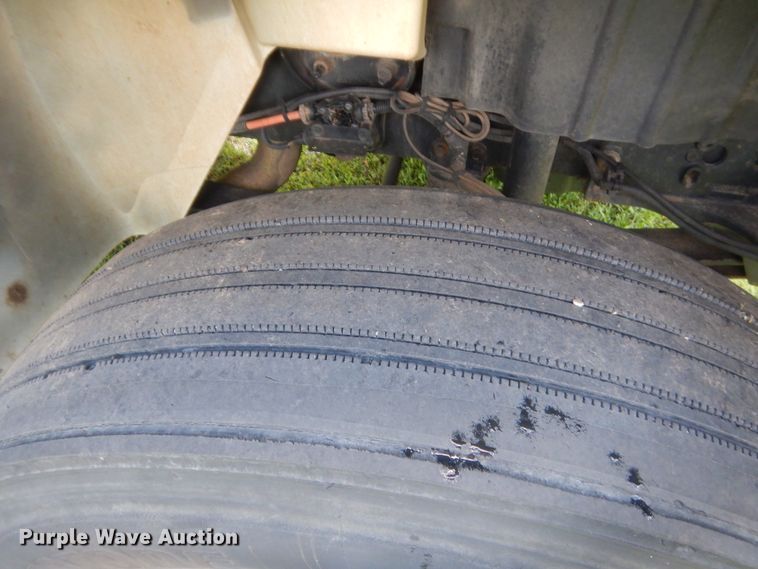 image for item IT9545 2015 International 4400  flatbed truck