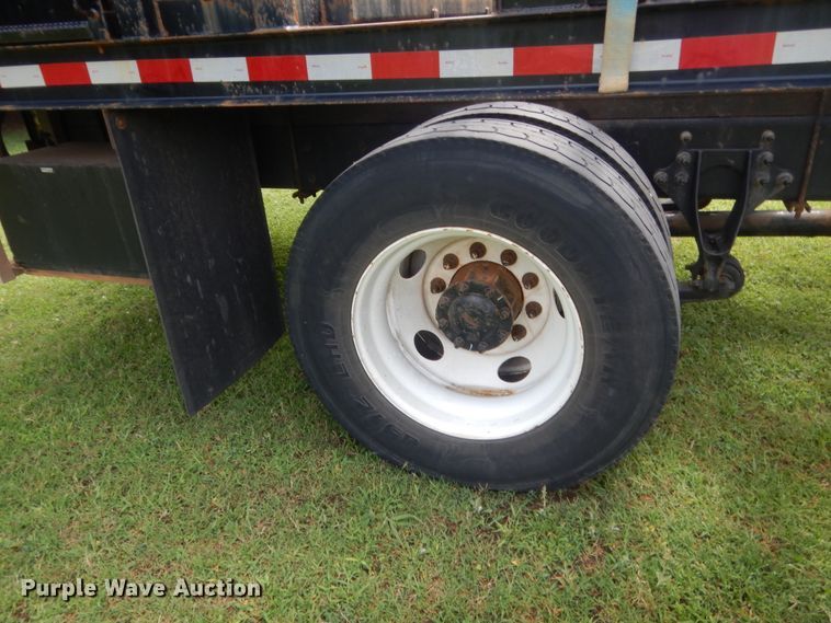 image for item IT9545 2015 International 4400  flatbed truck