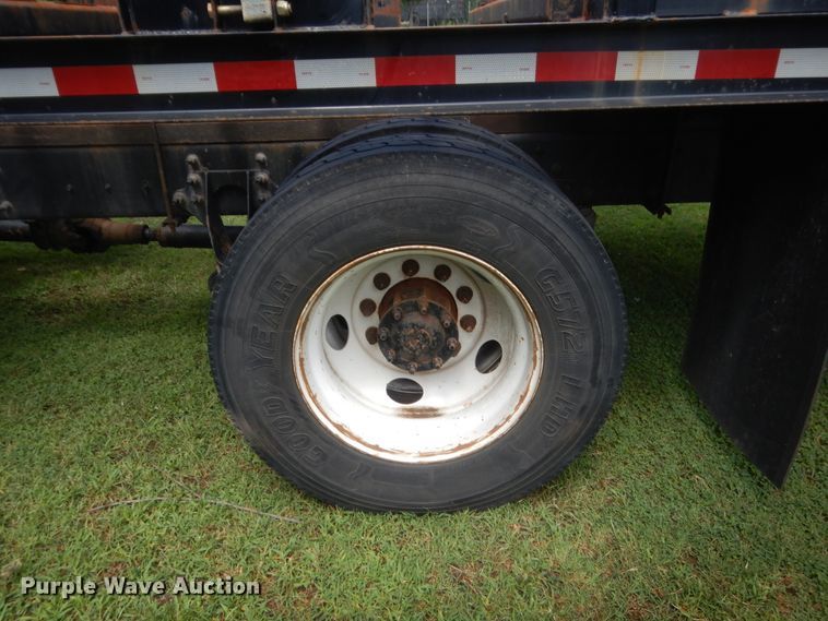 image for item IT9545 2015 International 4400  flatbed truck