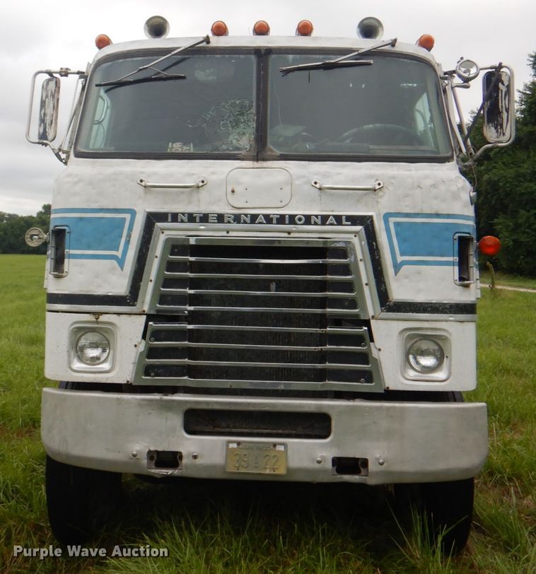 image for item JY9735 1975 International Transtar II  semi truck