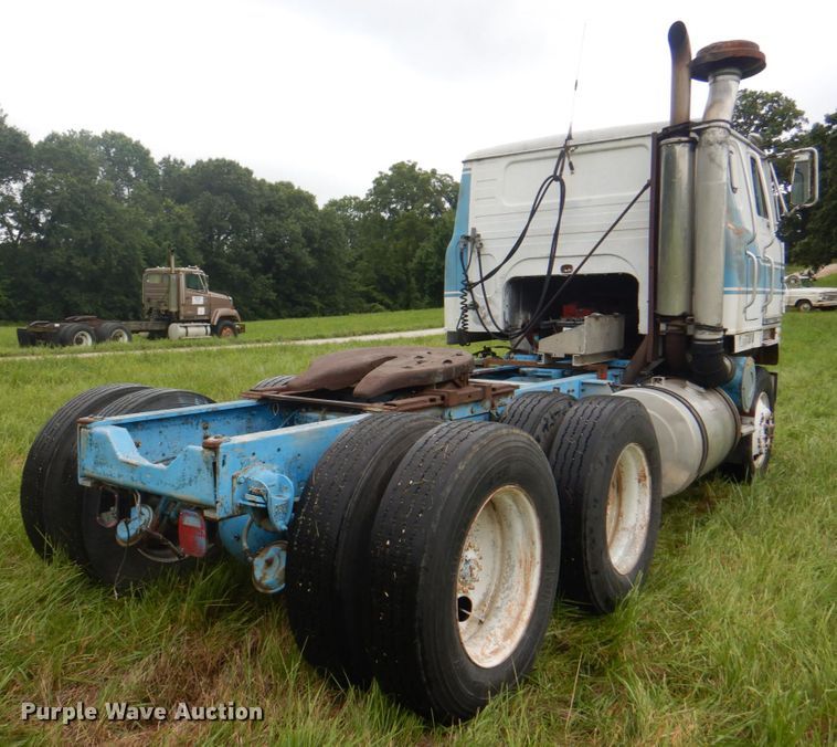 image for item JY9735 1975 International Transtar II  semi truck
