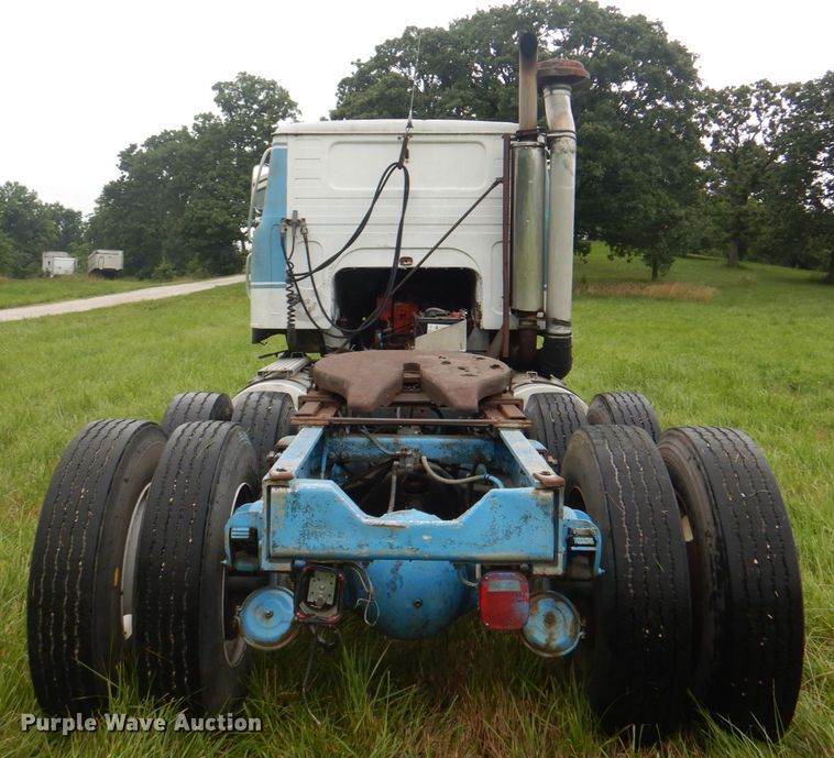 image for item JY9735 1975 International Transtar II  semi truck