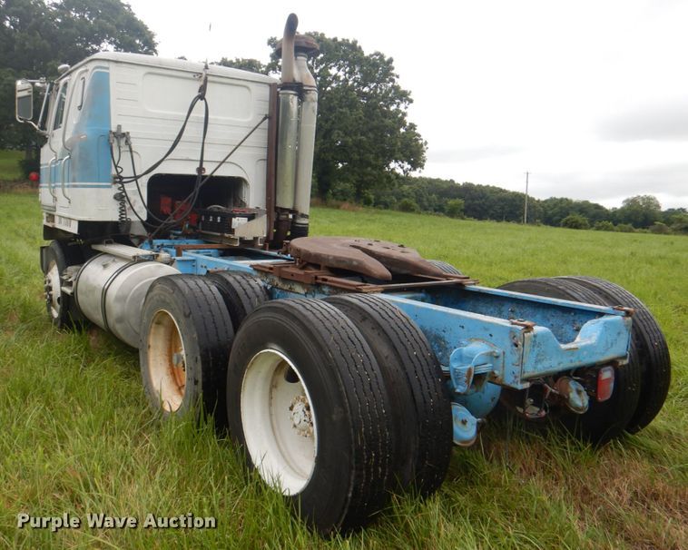 image for item JY9735 1975 International Transtar II  semi truck