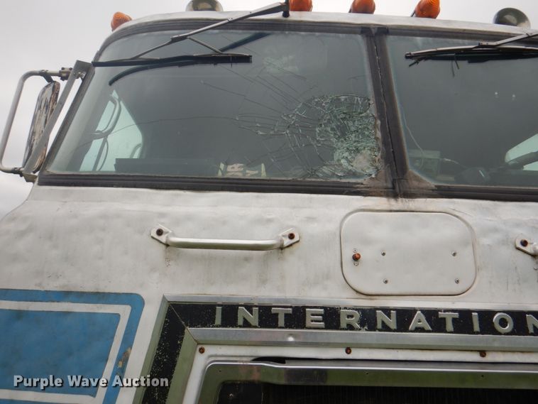 image for item JY9735 1975 International Transtar II  semi truck