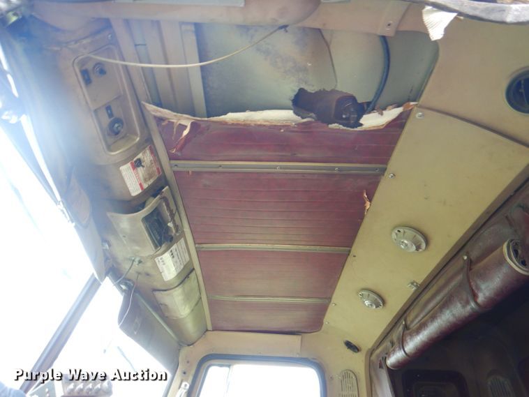 image for item JY9735 1975 International Transtar II  semi truck