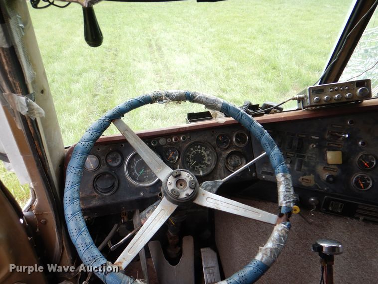 image for item JY9735 1975 International Transtar II  semi truck