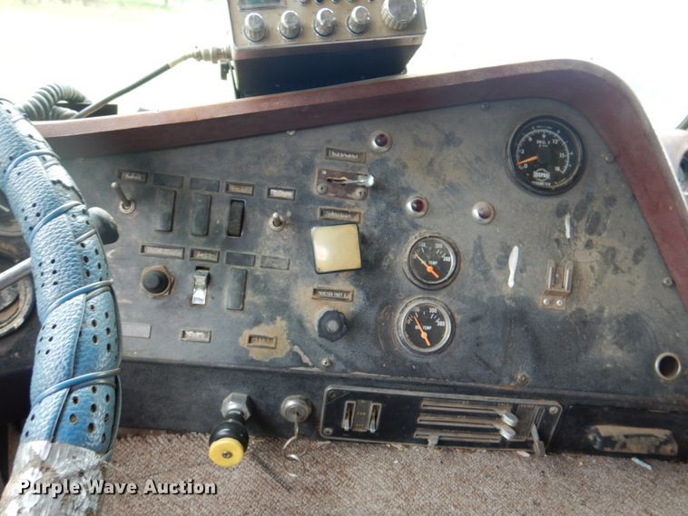 image for item JY9735 1975 International Transtar II  semi truck