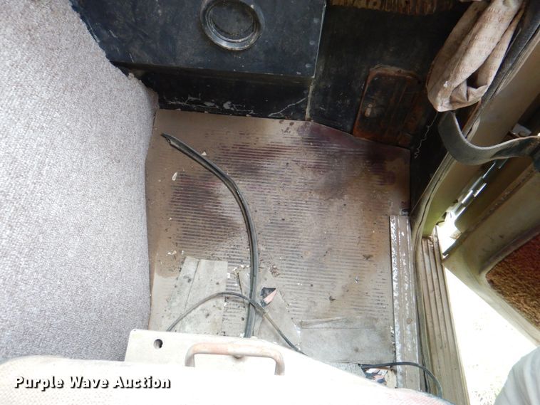 image for item JY9735 1975 International Transtar II  semi truck