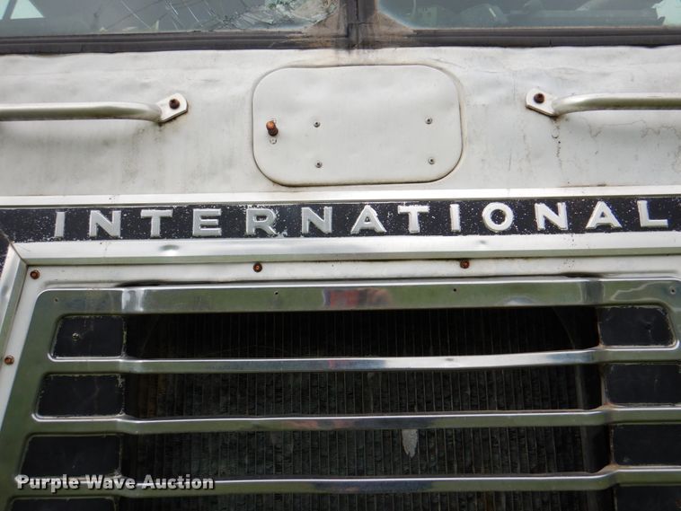 image for item JY9735 1975 International Transtar II  semi truck