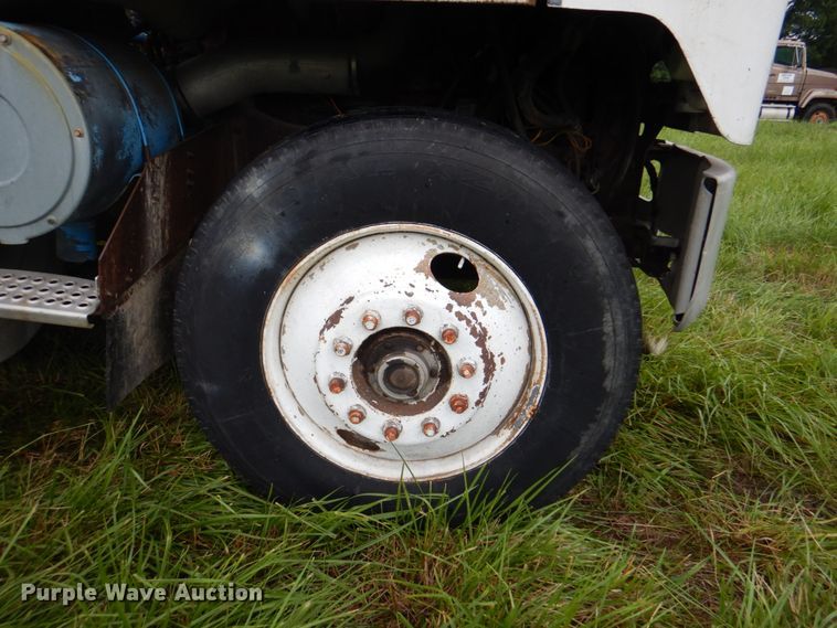 image for item JY9735 1975 International Transtar II  semi truck