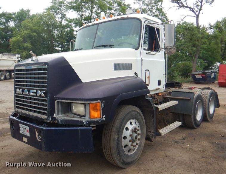 image for item JY9809 1999 Mack CH613  semi truck